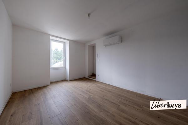 Maison de Village T5  - 179 m2 - Totalement rénovée - Jardin de 270 m2 environ