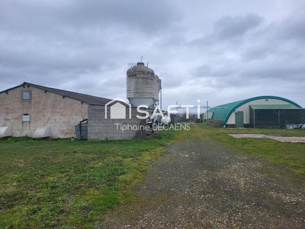 Ancienne exploitation agricole (lapin), 2 bâtiments sur la propriété.