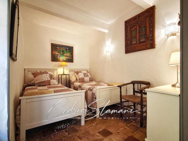 EXCLUSIF  MAISON DE VILLAGE 95 M2, 4 CHAMBRES, 1 BUREAU,  2 SALLE D EAU, 1 CUISINE, 1 SALON