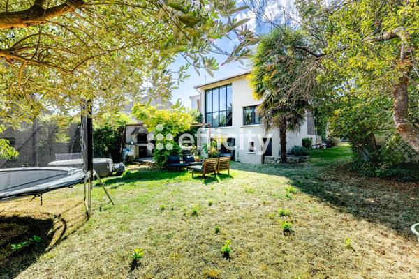 Maison
         8 pièces
        - 232 m² Bien prestige 730 000 € *