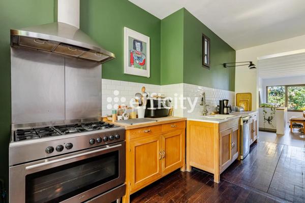 Maison
         8 pièces
        - 232 m² Bien prestige 730 000 € *