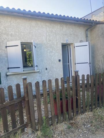 T2 meublé au calme avec cour