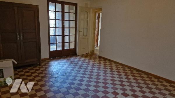 Un immeuble mixte à usage commercial et d'habitation :