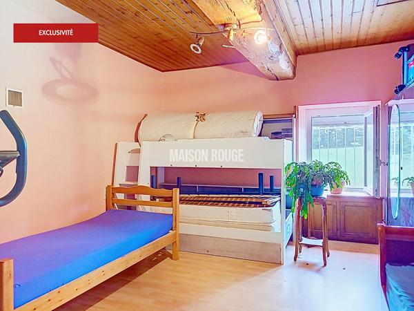 SAINT-BRICE-EN-COGLÈS - Maison familiale 3 chambres sur 929 m² de terrain clos