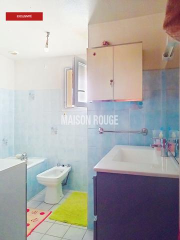 SAINT-BRICE-EN-COGLÈS - Maison familiale 3 chambres sur 929 m² de terrain clos