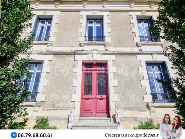 Nous vous proposons cette grande maison de caractère composée :

-Au rez-de-chaussée : Une vaste entrée desservant toutes les pièces du rez-de-chaussée et l'accès à la terrasse. Une grande pièce de vie avec cheminée et lumière traversante, cuisine, une chambre avec cheminée, wc séparé avec lave-mains. Accès au sous-sol. 

-A l'étage : 4 grandes chambres dont deux communiquent avec une salle d'eau avec WC. Salle de bain avec WC.

-Au second étage: grand grenier aménageable de 80m² environ.

Sous-sol composé d'un espace garage et de deux pièces.

-A l'extérieur : jardin clos, préau attenant à la maison, arbres fruitiers, puits, piscine chauffée et sécurisée (liner à changer).

Double vitrage, chauffage au gaz, toiture en ardoise, tout à l'égout.

Située à Saint-Maixent-l'Ecole, proche toutes commodités (école, collège, commerces), gare TGV (Paris-Montparnasse), 25 minutes de Niort et 30 minutes de Poitiers.

Notre regard : «Dès les premiers instants, nous avons été séduits, tant par le cachet de son extérieur que par les éléments intérieurs : luminosité, carreaux de ciment, moulures, cheminées, parquet, grandes hauteurs, beaux volumes. Cette propriété est pleine de charme ».

Vendeurs, avis de valeur offert. Acquéreurs, bénéficiez de notre service financier.