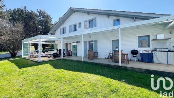 Maison d’architecte 5 pièces de 160 m² à Urrugne (64122)