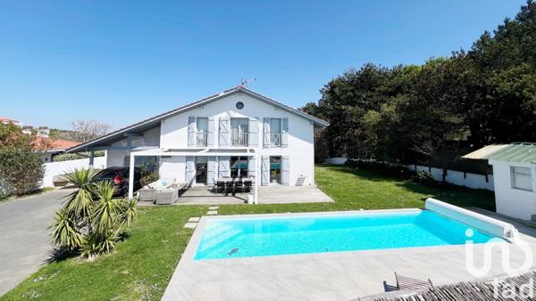 Maison d’architecte 5 pièces de 160 m² à Urrugne (64122)