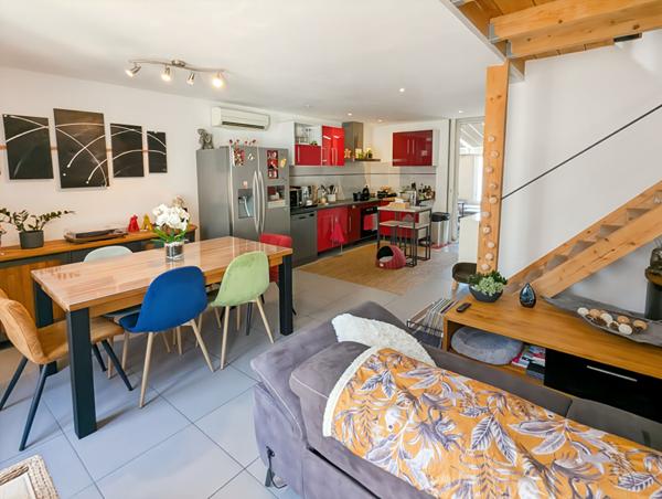 Maison 3 chambres avec cour et loggia