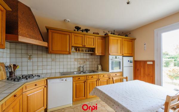 Maison à vendre    5 pièces •  L'Houmeau