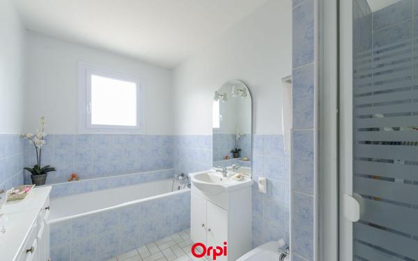 Maison à vendre    5 pièces •  L'Houmeau