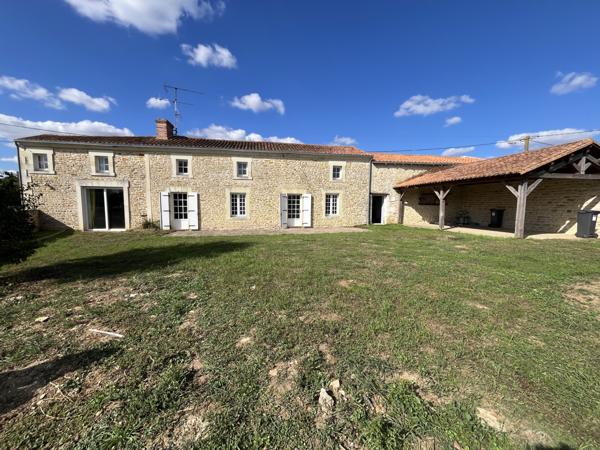 Louzy (79100) REF 95420 Proche Thouars Belle Fermette de 131 m2 sur terrain de 1210 m2
