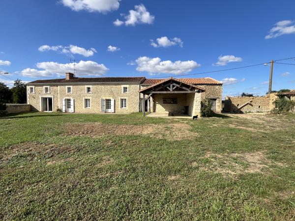 Louzy (79100) REF 95420 Proche Thouars Belle Fermette de 131 m2 sur terrain de 1210 m2