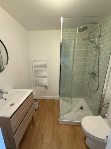 APPARTEMENT T3 EN DUPLEX de 70 M² (87,12 M² au sol), entièrement rénové. Quartier Saint-Patern VANNES