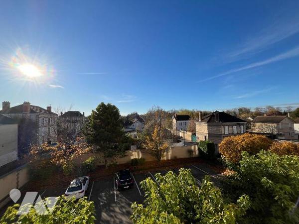 Appartement à vendre à Sainte Savine (10300), Aube. Dans bel immeuble bien situé, au 1er étage ...