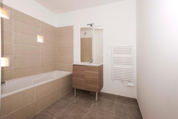 Grand appartement de standing, parking et terrasse