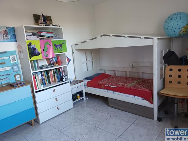 VILLA 4 CHAMBRES GARAGE PISCINE JARDIN