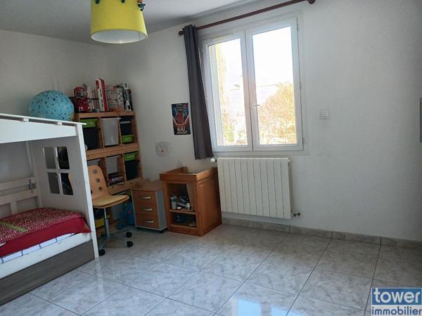 VILLA 4 CHAMBRES GARAGE PISCINE JARDIN