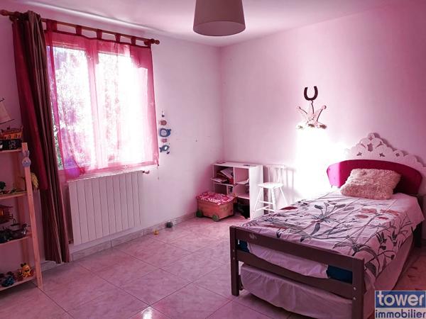 VILLA 4 CHAMBRES GARAGE PISCINE JARDIN