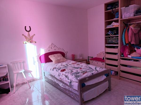 VILLA 4 CHAMBRES GARAGE PISCINE JARDIN