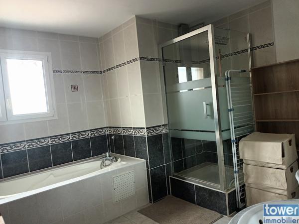 VILLA 4 CHAMBRES GARAGE PISCINE JARDIN