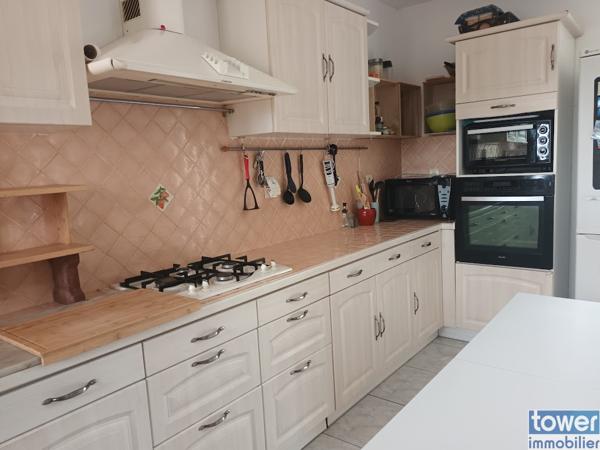 VILLA 4 CHAMBRES GARAGE PISCINE JARDIN