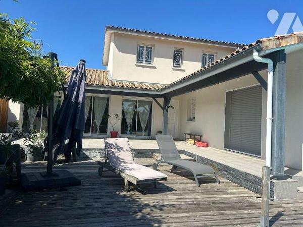 A VENDRE, Gironde, proche Bordeaux, BLANQUEFORT proche du centre et commodités, Belle maison d'...