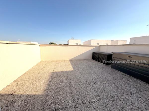Maison de 85m2 avec dépendance de 15m2, jardin et deux places de parking.