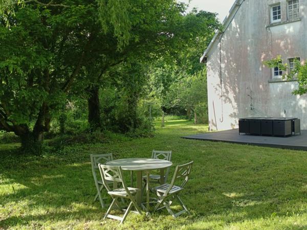 "CROZON LE FRET – Élégante maison traditionnelle avec vue dégagée sur le port"