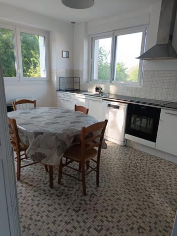 "CROZON LE FRET – Élégante maison traditionnelle avec vue dégagée sur le port"