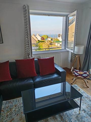 "CROZON LE FRET – Élégante maison traditionnelle avec vue dégagée sur le port"