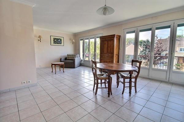 Appartement 4 pièces de 85 m² avec grand balcon et faibles charges