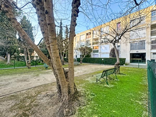 A vendre Marseille 13013 Les Olives spacieux T6 lumineux  Dernier étage Vue dégagée  Garage