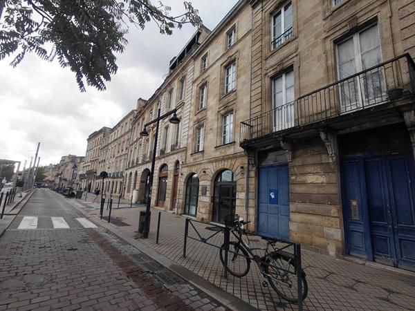 Bordeaux Quais Chartrons - T3 duplex sur l'arrière.