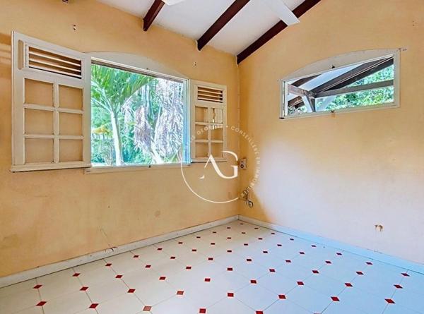 Villa T4 – Piscine, jardin, proche mer – Case-Pilote