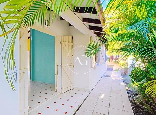 Villa T4 – Piscine, jardin, proche mer – Case-Pilote