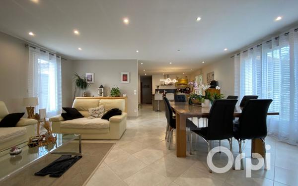 Maison à vendre    5 pièces •  Saint-Martin-de-Crau