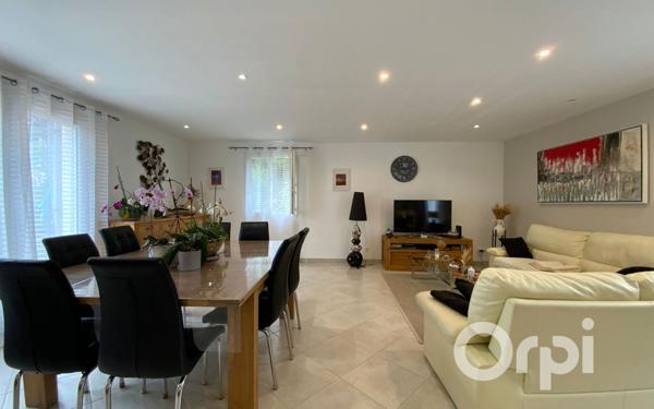 Maison à vendre    5 pièces •  Saint-Martin-de-Crau