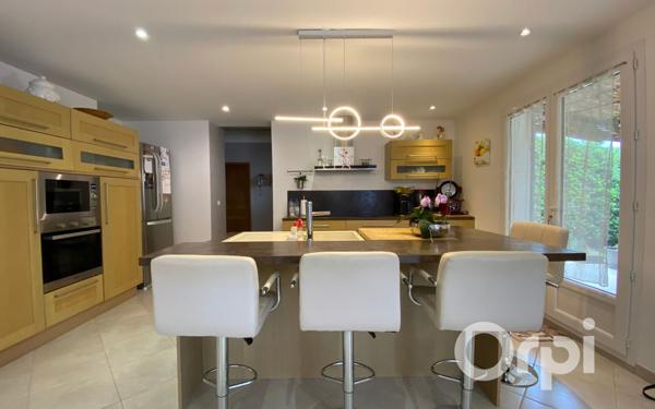 Maison à vendre    5 pièces •  Saint-Martin-de-Crau