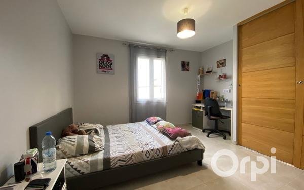 Maison à vendre    5 pièces •  Saint-Martin-de-Crau