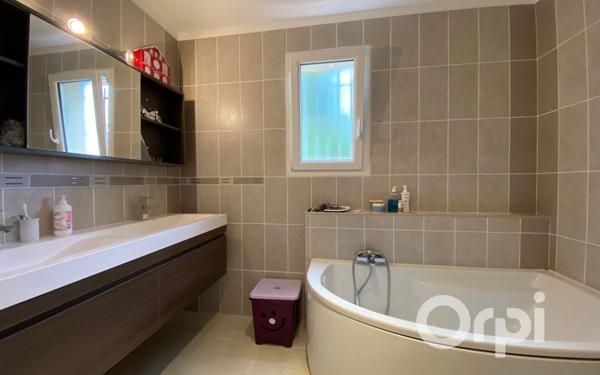 Maison à vendre    5 pièces •  Saint-Martin-de-Crau