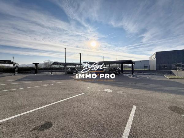 Location Local commercial 140 m2 à Nivolas-Vermelle