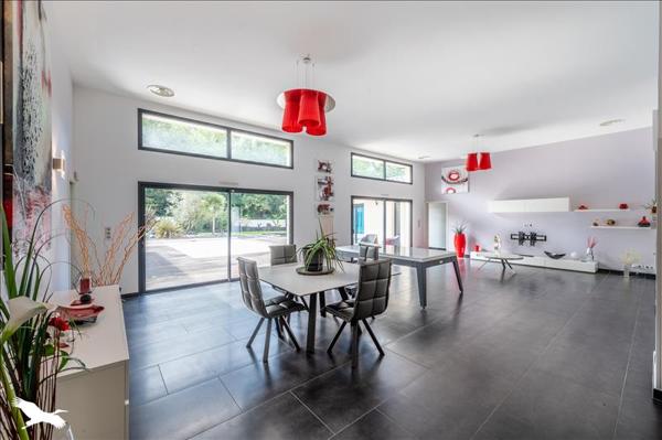 Maison à vendre |  Castres-Gironde |  7 pièces | 218 m²
