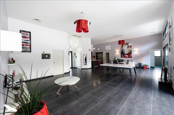 Maison à vendre |  Castres-Gironde |  7 pièces | 218 m²