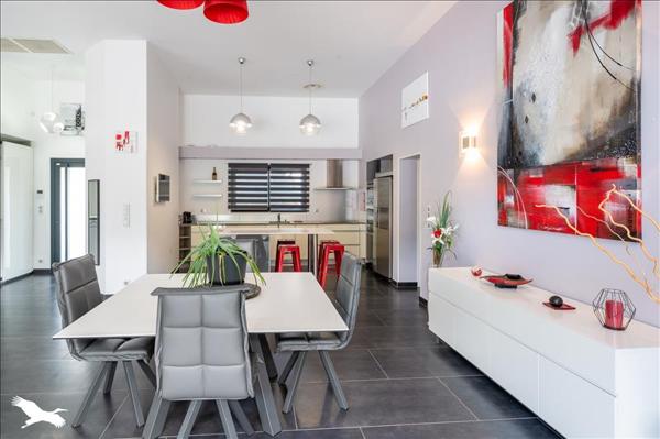 Maison à vendre |  Castres-Gironde |  7 pièces | 218 m²