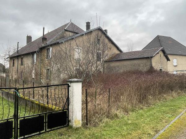 IMMEUBLE DE 3 APPARTEMENTS A RENOVER EN TOTALITE