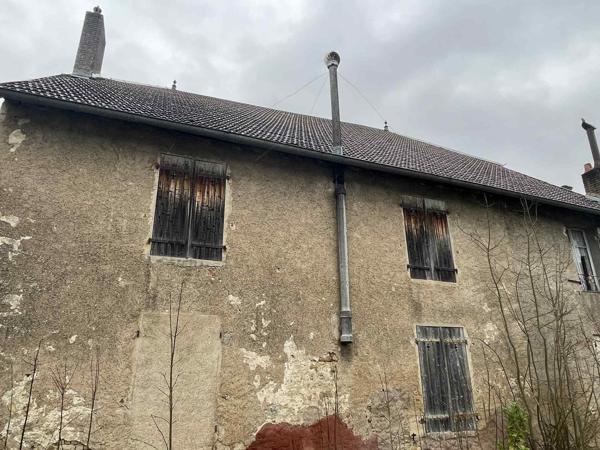 IMMEUBLE DE 3 APPARTEMENTS A RENOVER EN TOTALITE