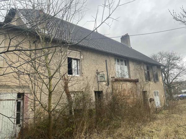 IMMEUBLE DE 3 APPARTEMENTS A RENOVER EN TOTALITE