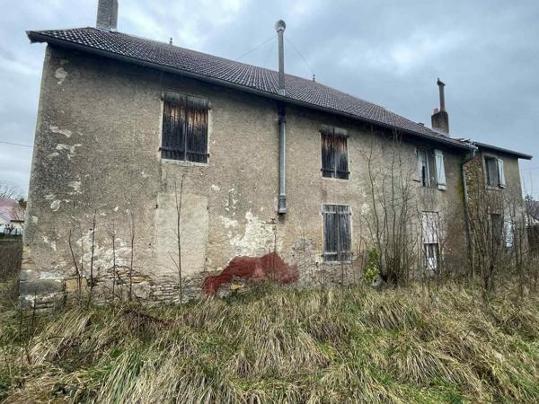 IMMEUBLE DE 3 APPARTEMENTS A RENOVER EN TOTALITE