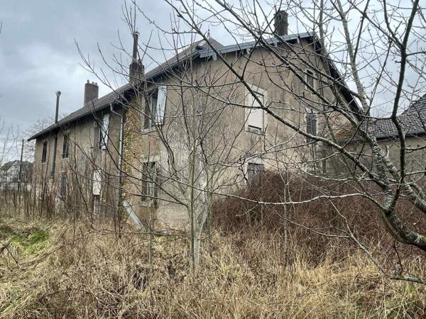 IMMEUBLE DE 3 APPARTEMENTS A RENOVER EN TOTALITE